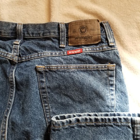 Wrangler Authentic Stonewashed Relaxed Fit Jeans  Size 36 x 30 - Picture 5 of 12